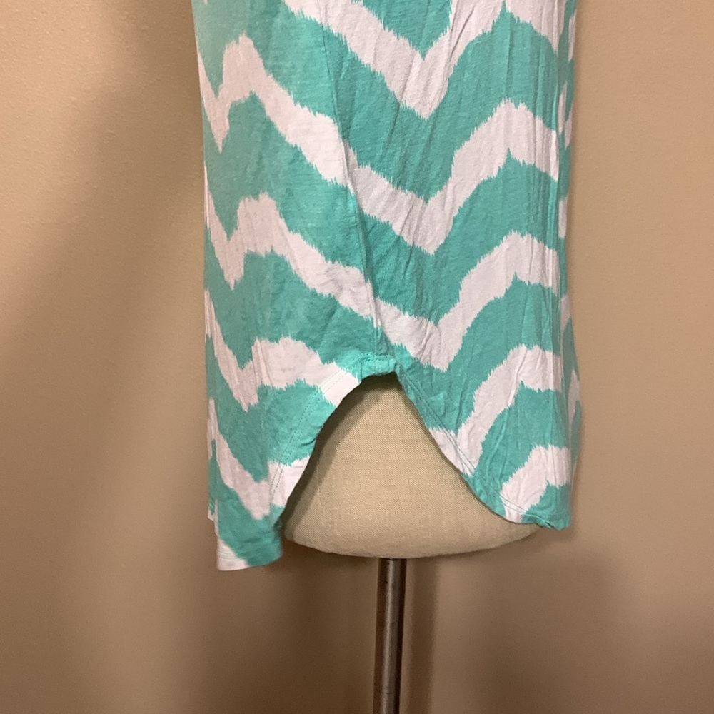 Fascination Chevron Top - Picture 2 of 7